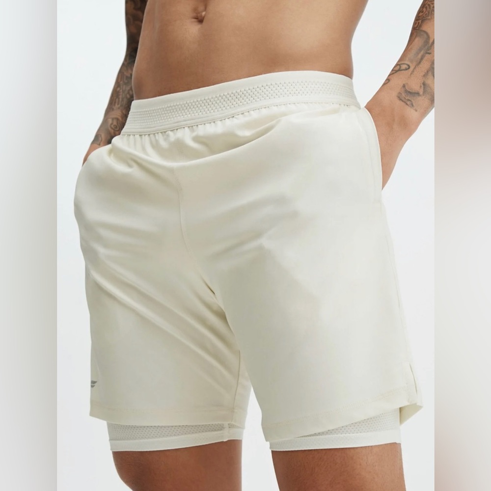 Fabletics Fundamental Short (Lined) 7-inch - S - Bone